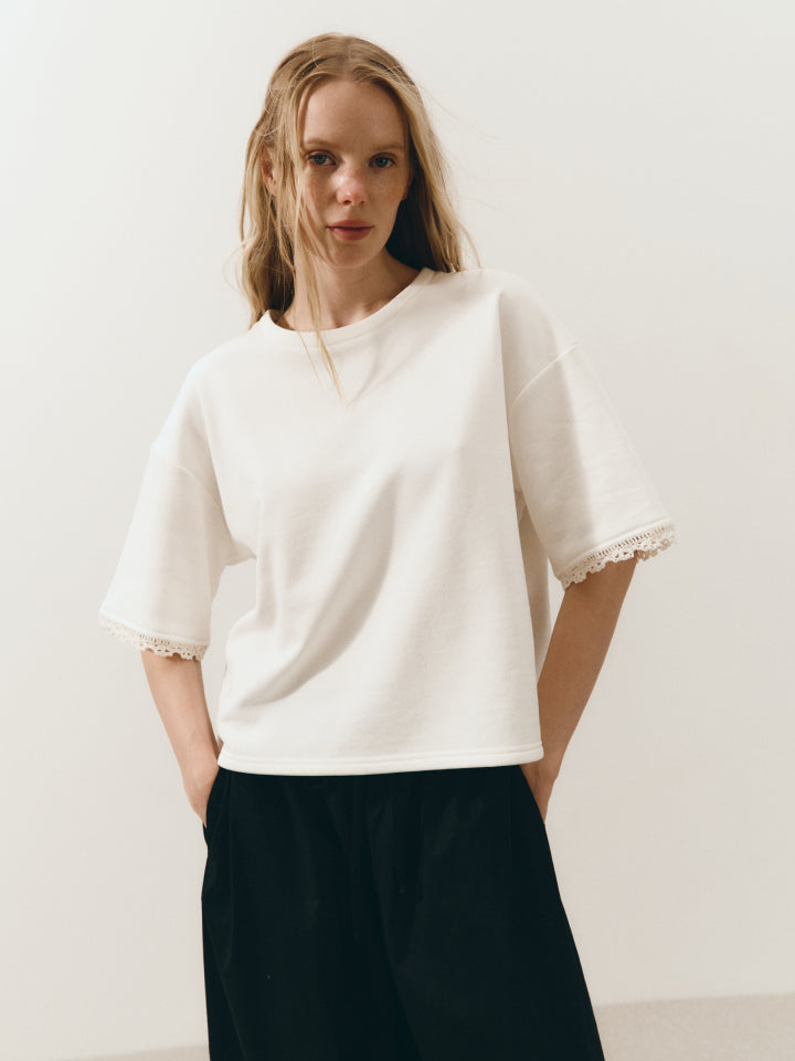 T-shirt Simple with crochet lace  - Short