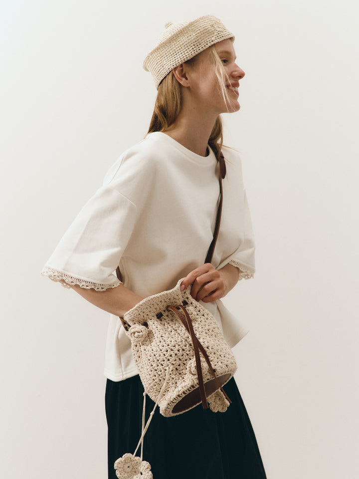 T-shirt Simple with crochet lace  - Short