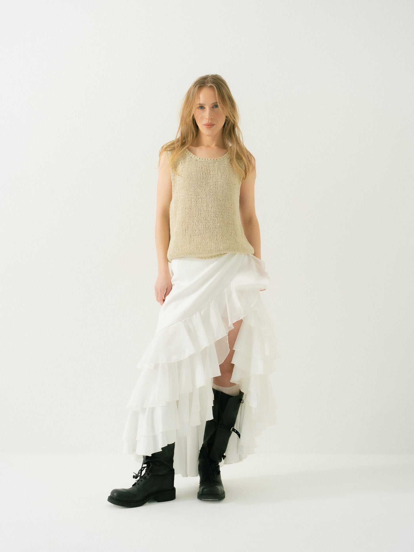 Structured handknitted tank