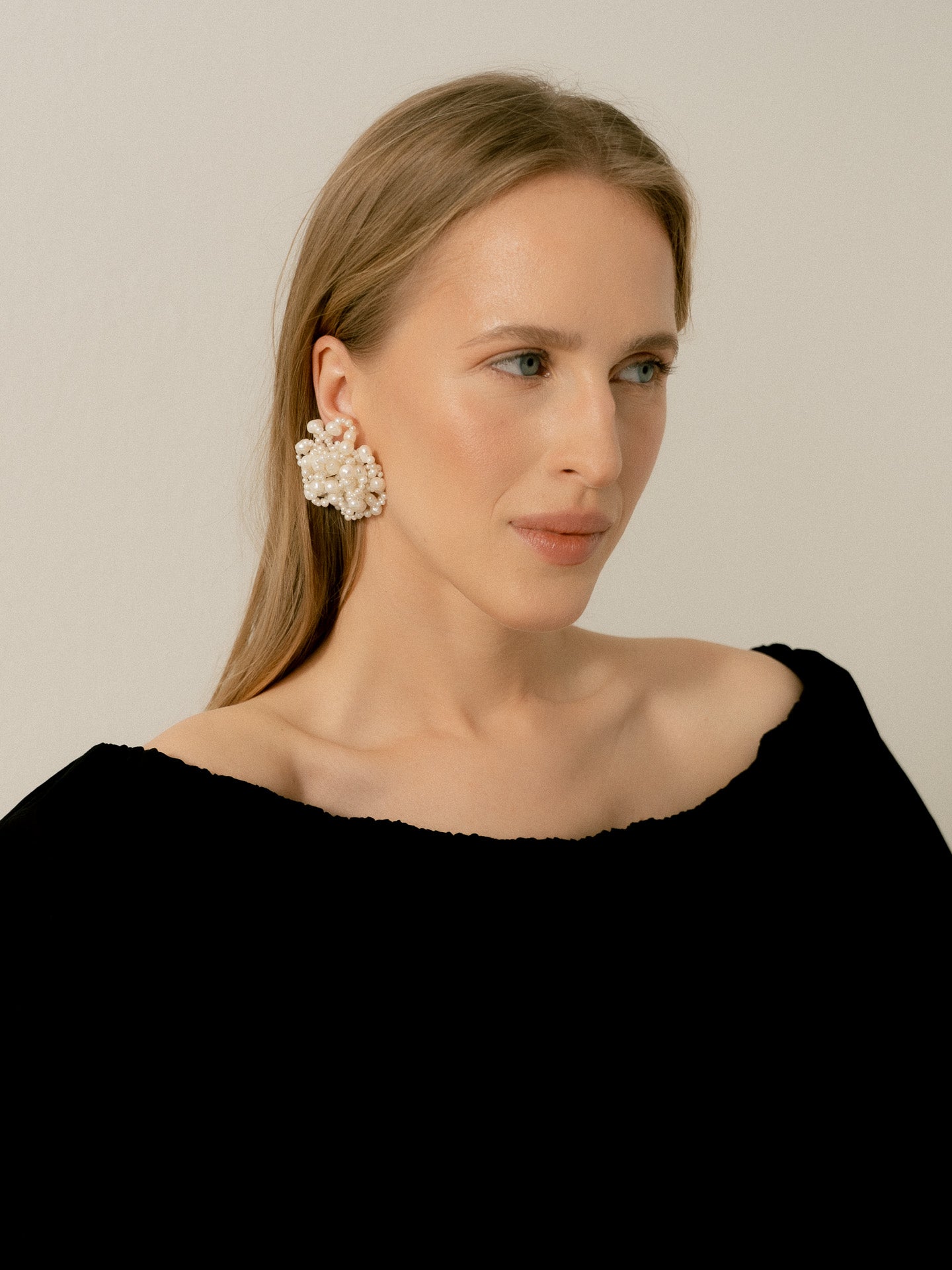 Pearl Flower Mono Earring