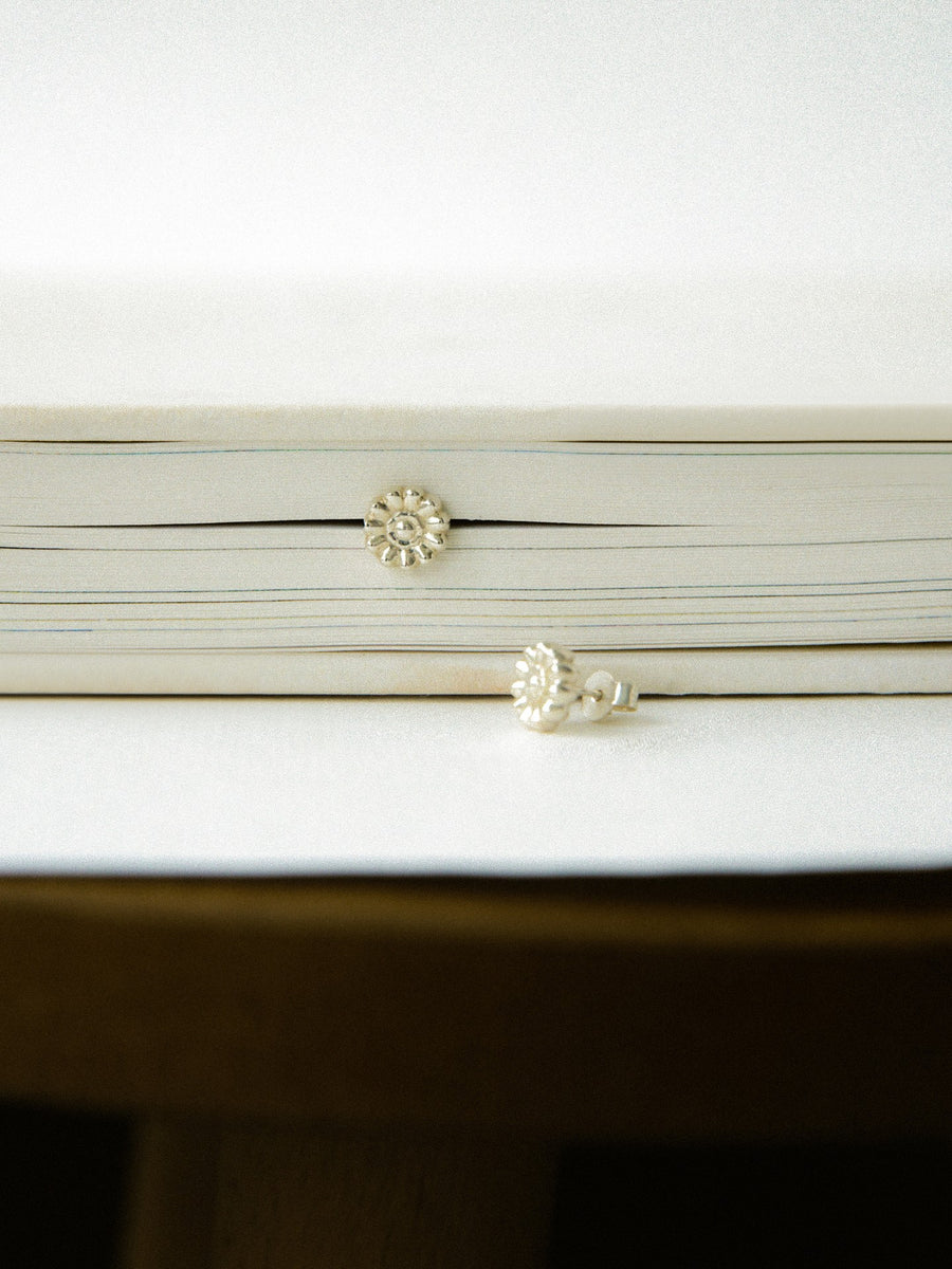 Stud earrings Kvitka – Silver